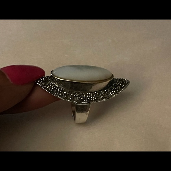 🌟 14k, 925 & Mother of Pearl elongated ring 💯 - Picture 2 of 8